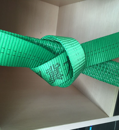 吊装时吊装带打结使用的危害